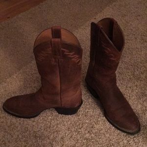 Mens Ariat cowboy boots.